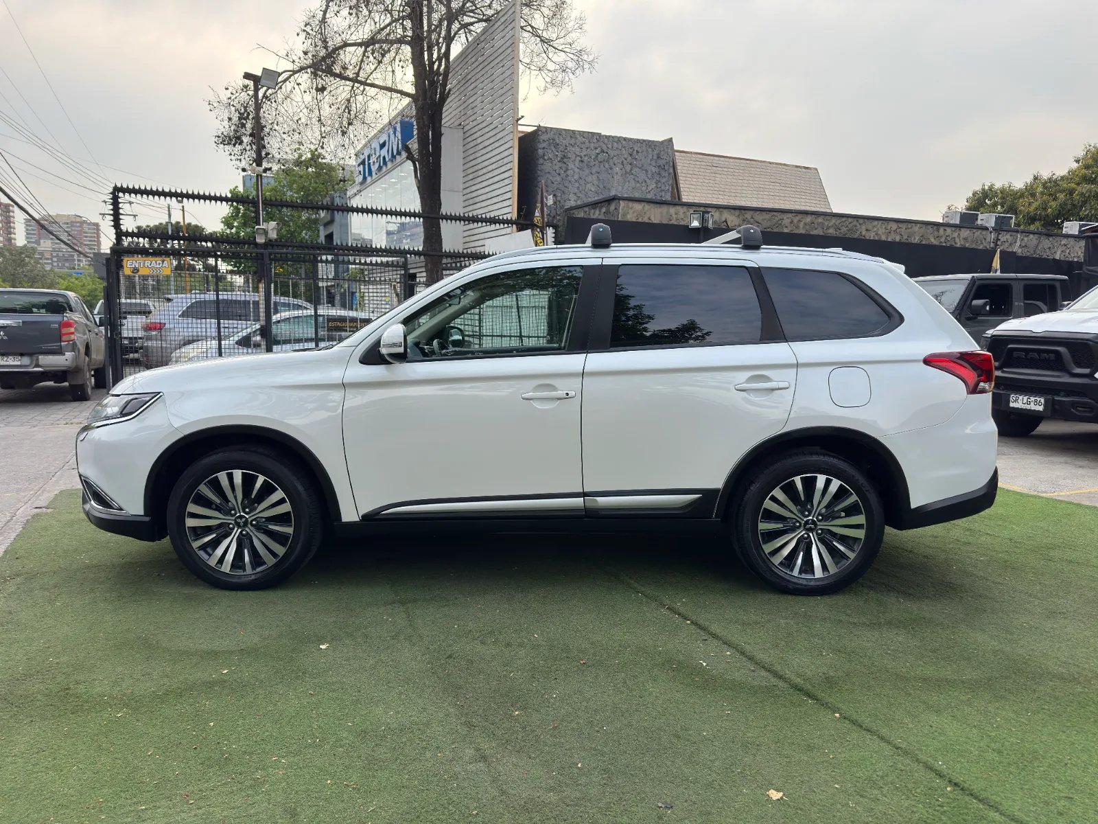 Mitsubishi Outlander GLX 2023 - Foto 4 de 19