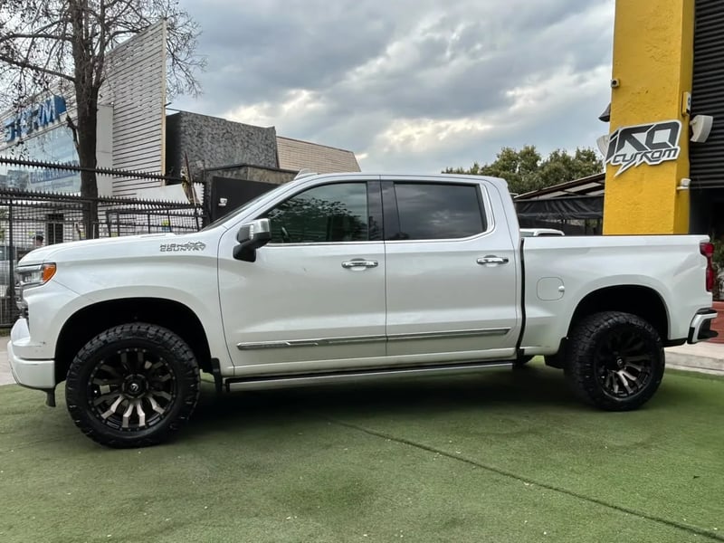Chevrolet Silverado High Country Duramax IVA INCLUIDO 2025 - Imagen 5 de 18