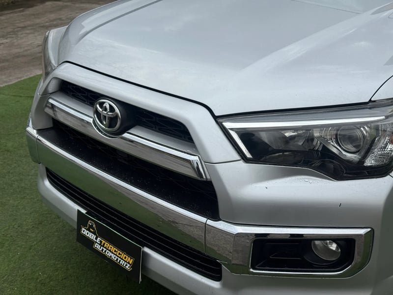 Toyota 4Runner Limited 2017 - Imagen 4 de 17
