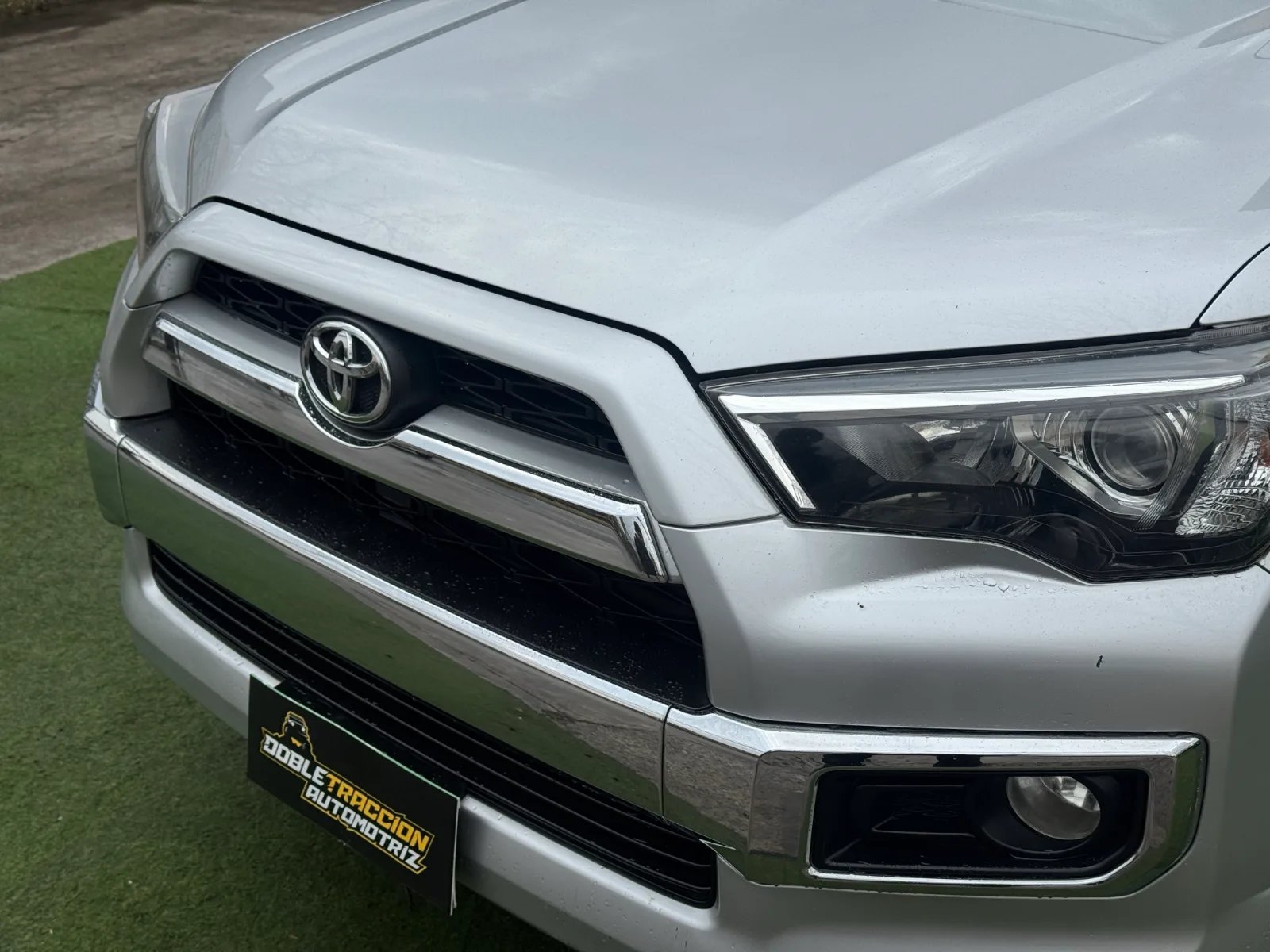 Toyota 4Runner Limited 2017 - Foto 4 de 17