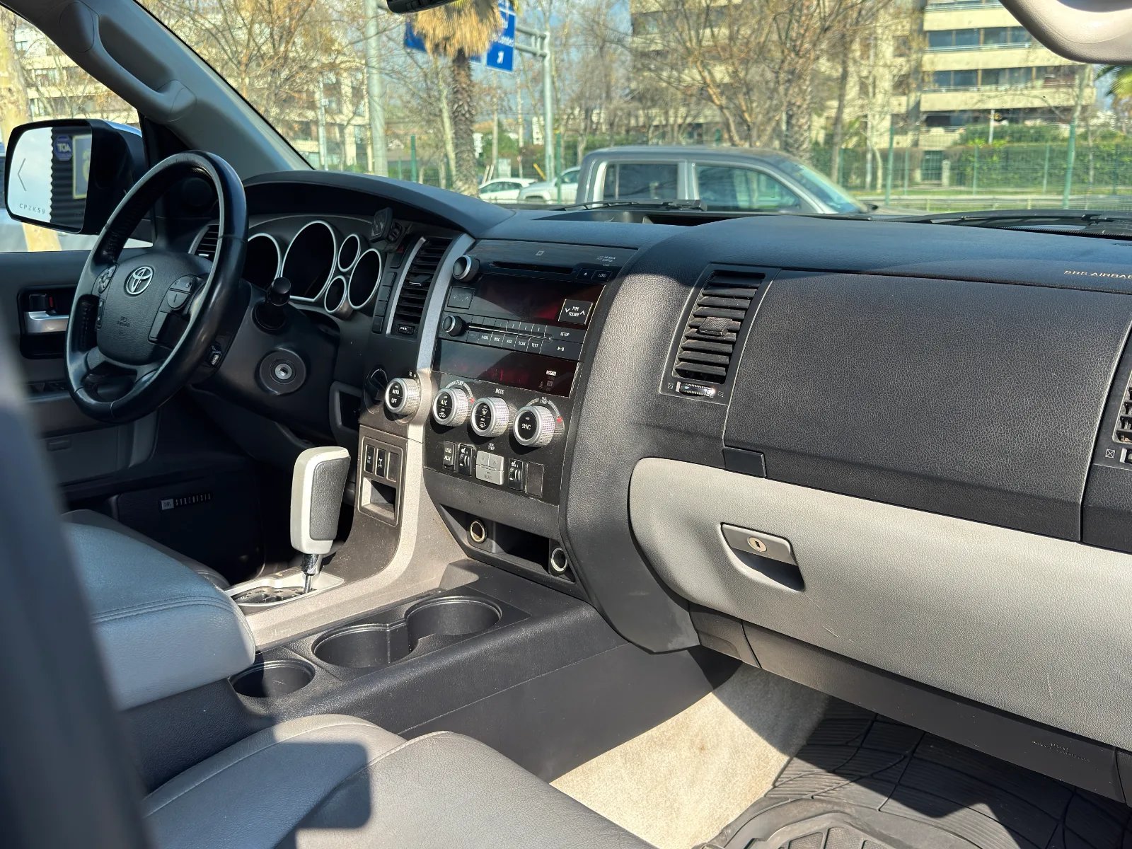 Toyota Sequoia Limited 2011 - Imagen 15 de 17