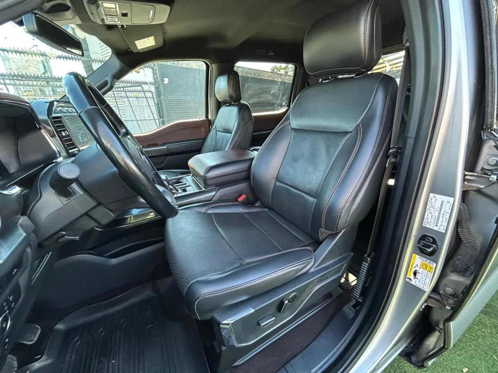 Ford F-150 Lariat Sport 5.0 2022 - Imagen 13 de 16