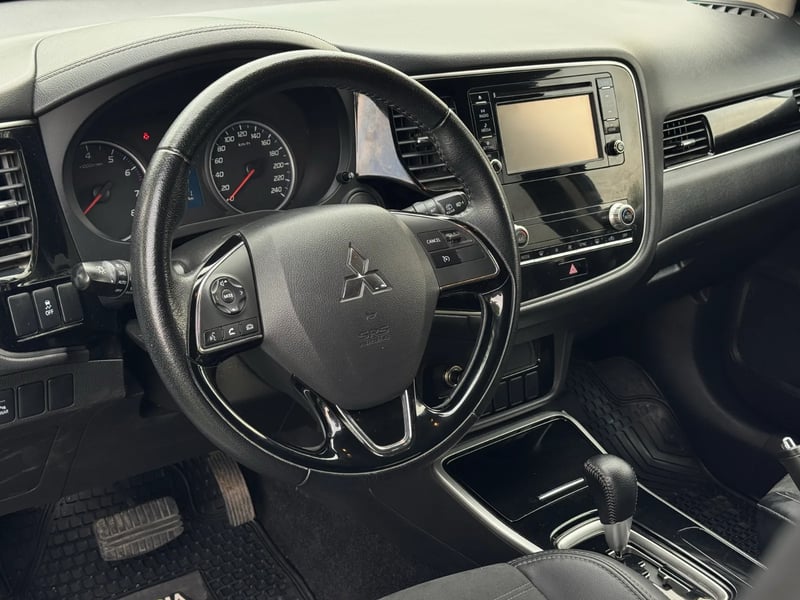 Mitsubishi Outlander GLX 2023 - Imagen 13 de 19