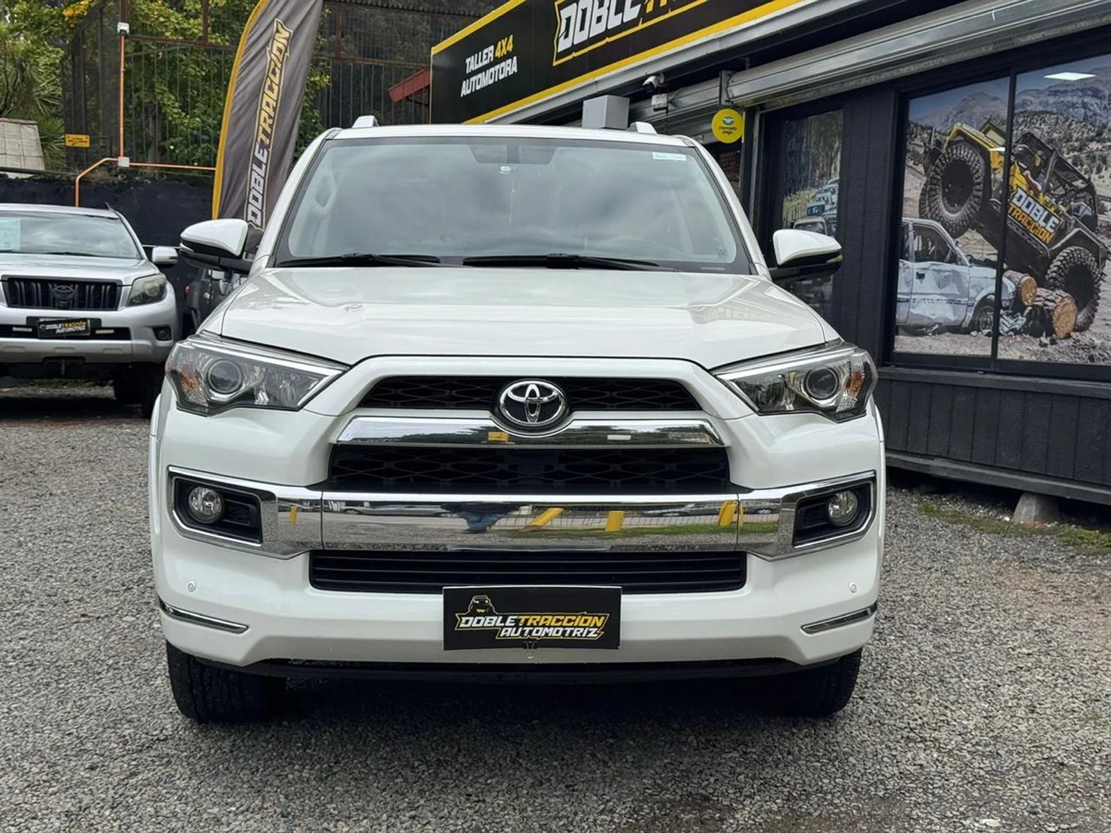 Toyota 4RUNNER 4.0 LIMITED 2015 - Foto 2 de 15