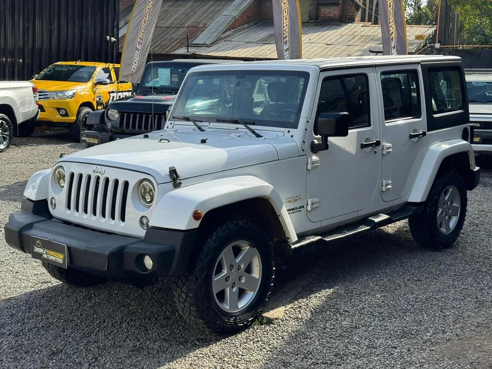 Jeep WRANGLER UNLIMITED SAHARA 2.8 AUT 2015 - Foto 4 de 13