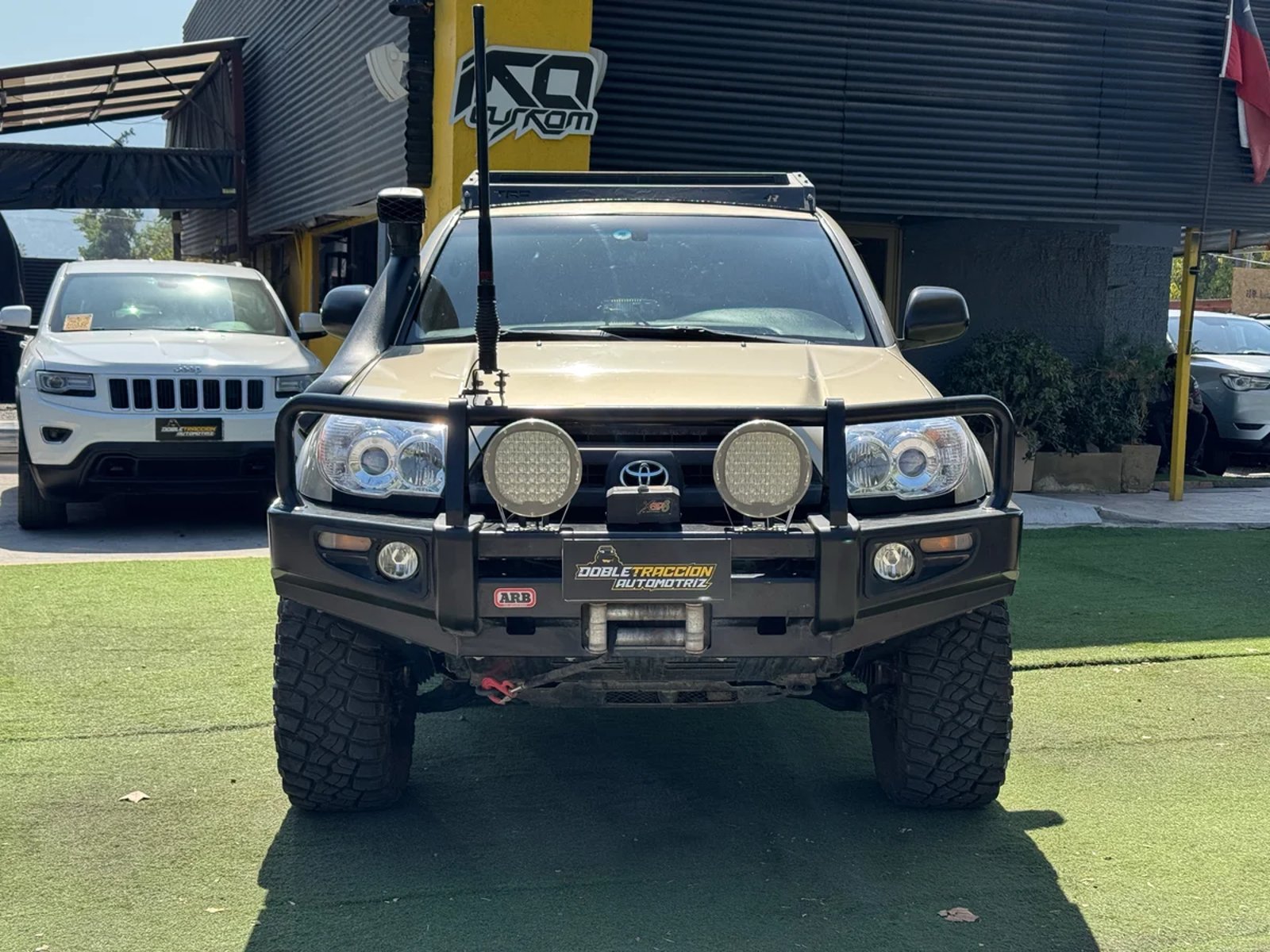 Toyota 4RUNNER SR5 4WD 4.0 AUT 2004 - Foto 2 de 14