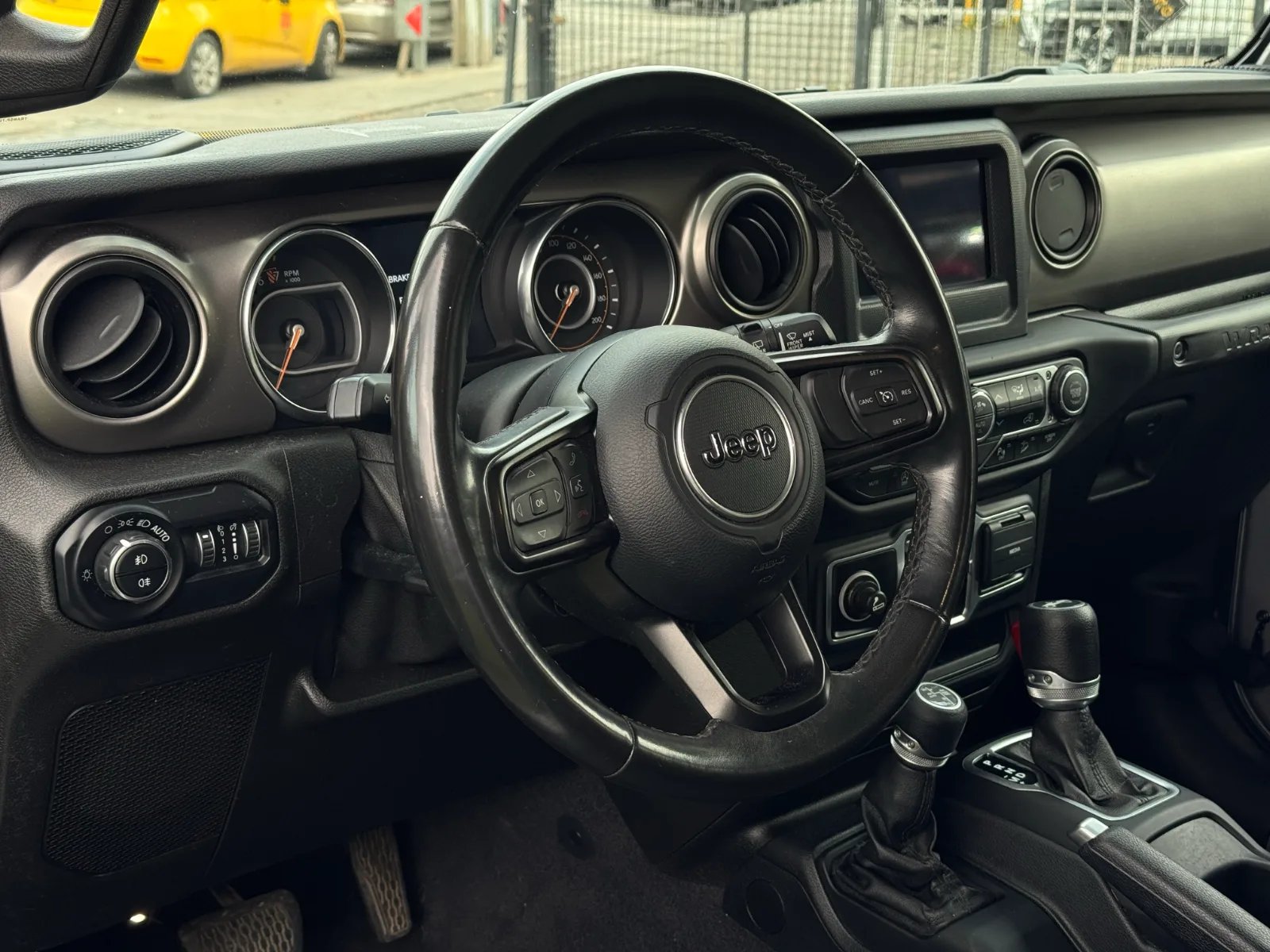 Jeep Wrangler JLU Sport 2020 - Imagen 13 de 19