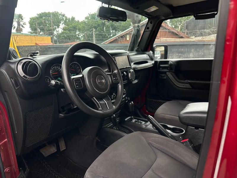 Jeep Wrangler JKU Sport 2013 - Imagen 17 de 20