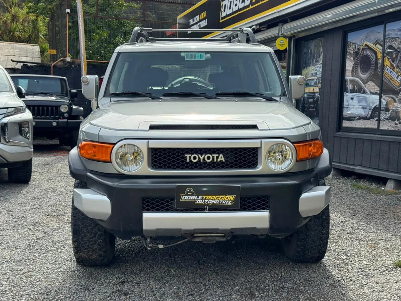 Toyota 4 RUNNER 4.0 AUT 2009 - Foto 2 de 13