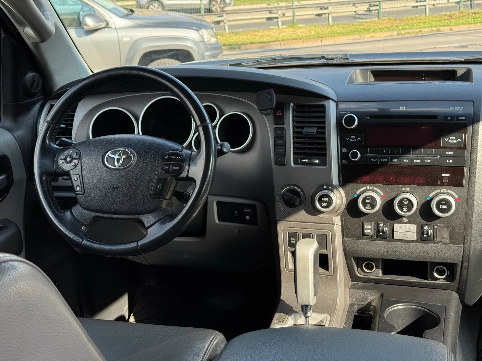 Toyota Sequoia Limited 2011 - Imagen 16 de 17