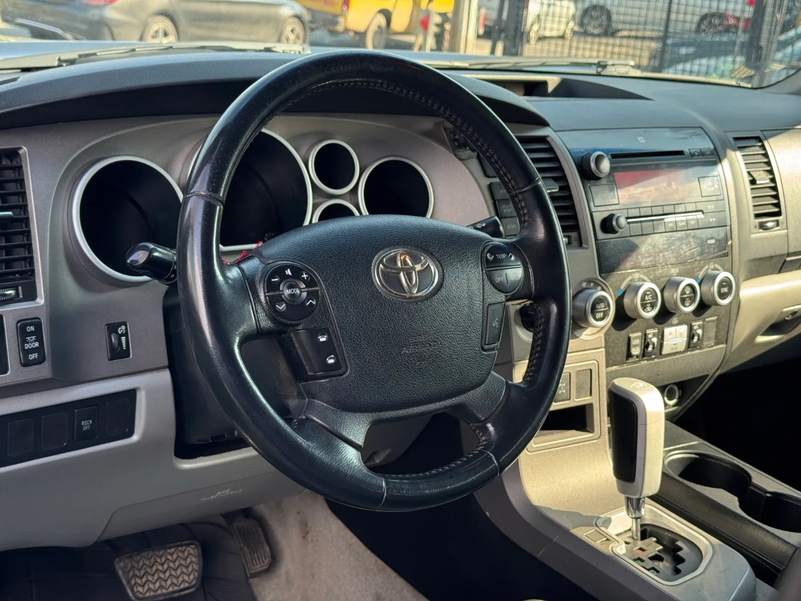 Toyota Sequoia Limited 2011 - Imagen 12 de 17