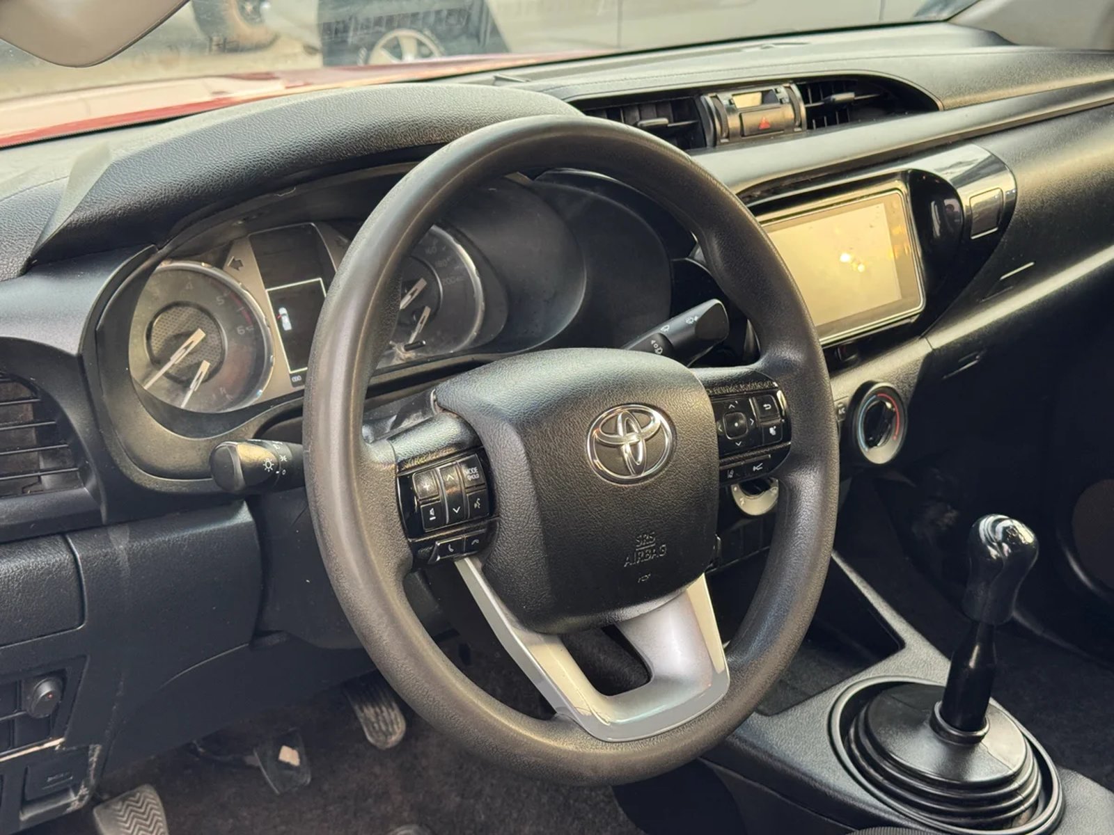 TOYOTA HILUX D CAB DX 4X4 2.4 2024 - Imagen 11 de 15
