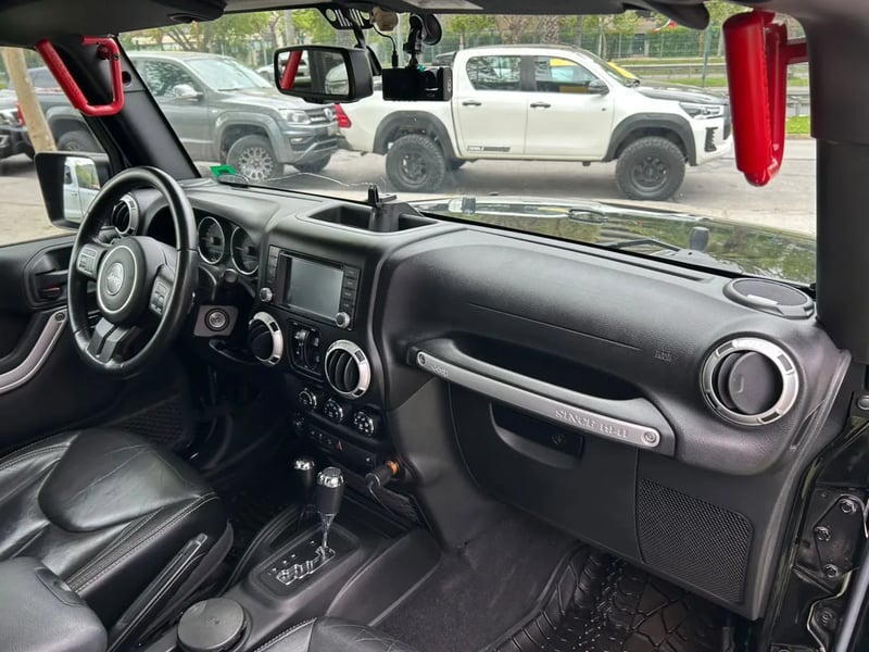 Jeep WRANGLER UNLTD SAHARA 2015 - Imagen 16 de 18