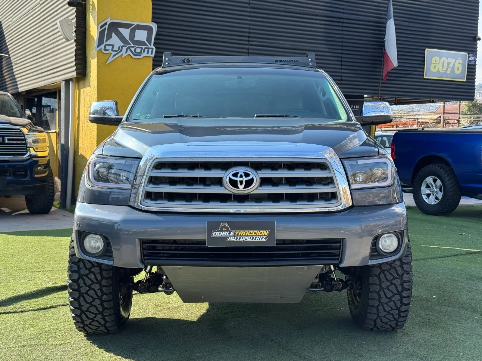 Toyota Sequoia Limited 2011 - Foto 2 de 17