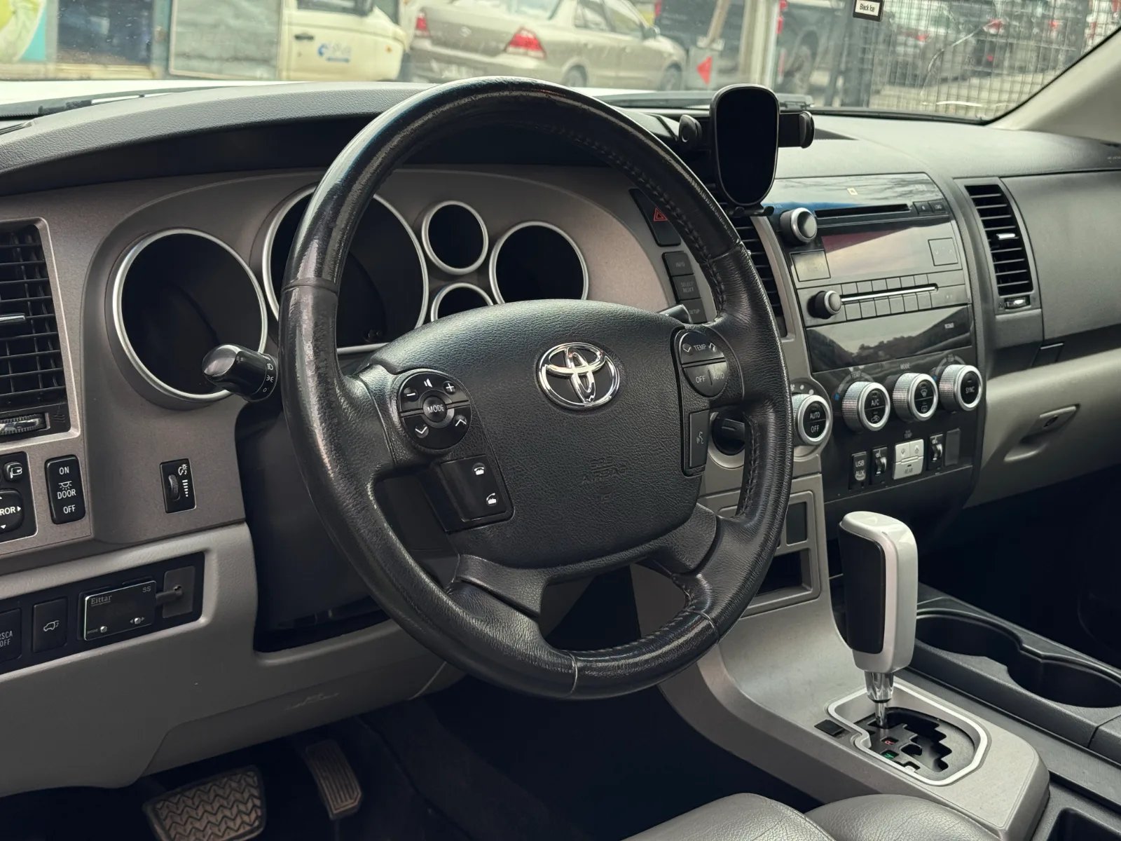 Toyota Sequoia Limited 2013 - Imagen 12 de 17