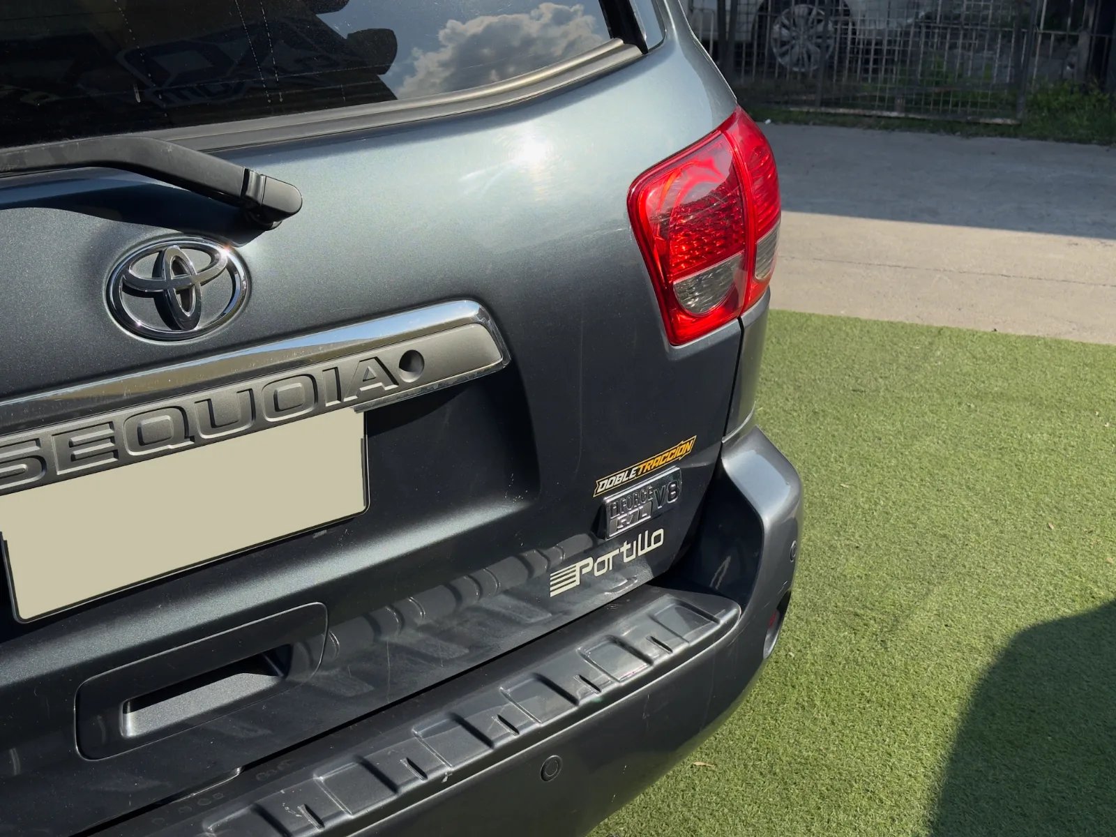 Toyota Sequoia Limited 2011 - Imagen 9 de 17