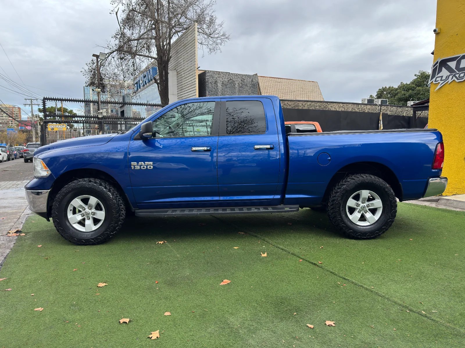RAM 1500 SLT 2018 - Foto 4 de 19