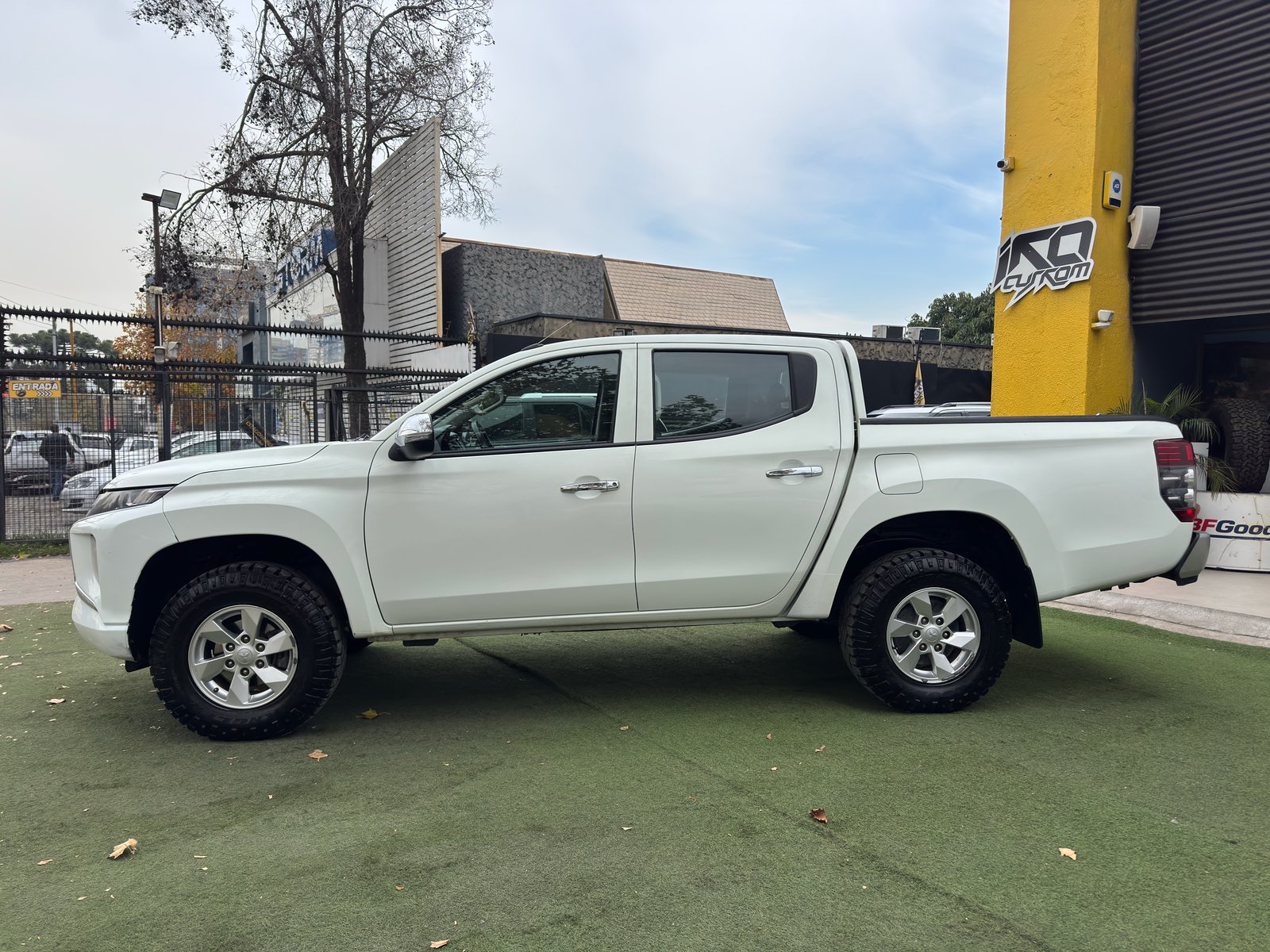 Mitsubishi L200 Katana CRT 2022 - Foto 4 de 18
