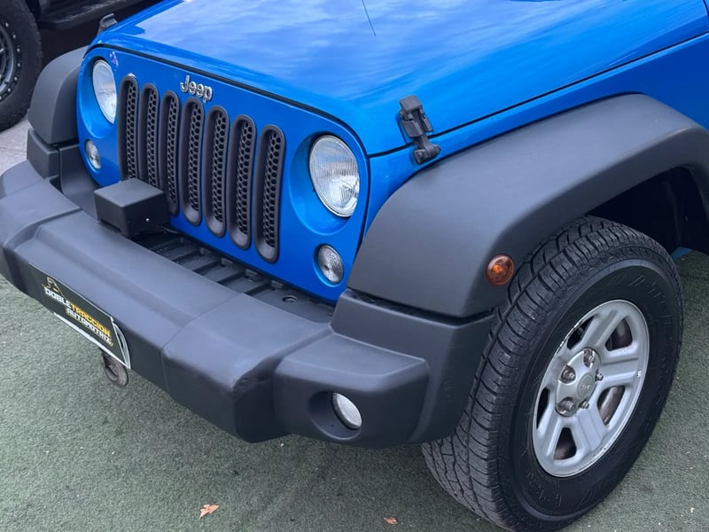Jeep Wrangler JK Sport CRD 2015 - Imagen 8 de 15