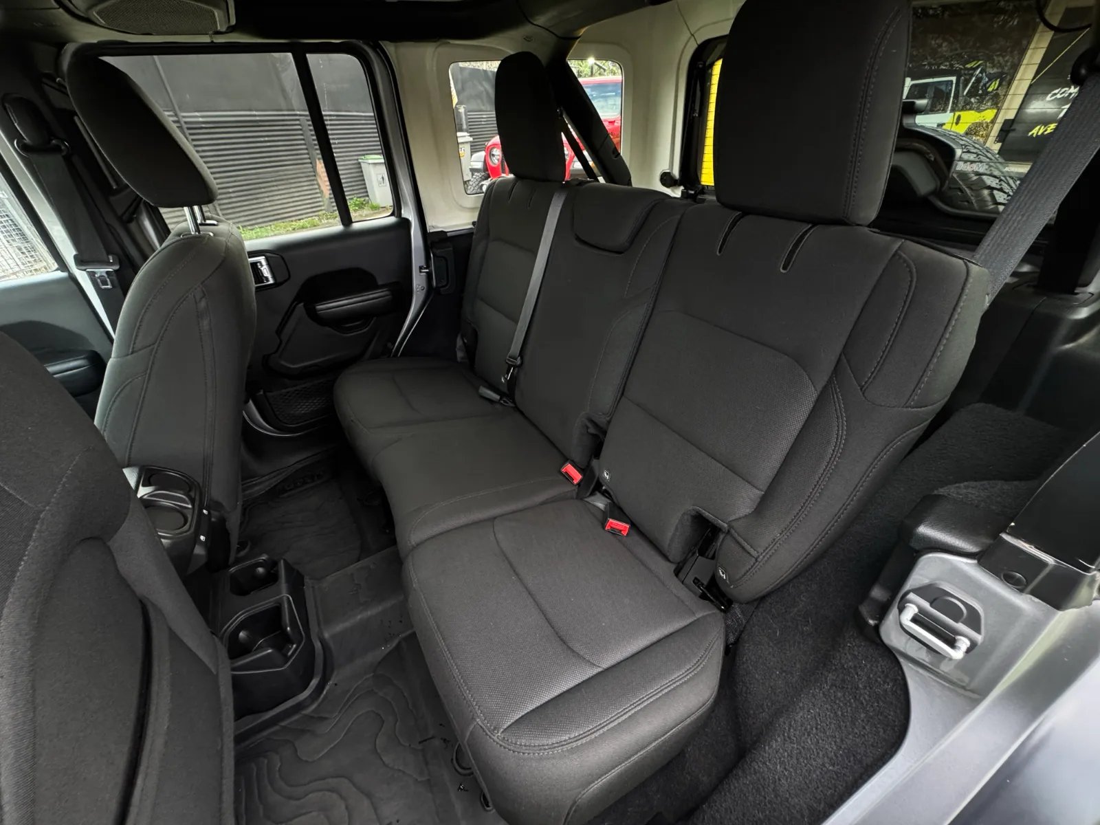 Jeep Wrangler JLU Sport 2020 - Imagen 18 de 19