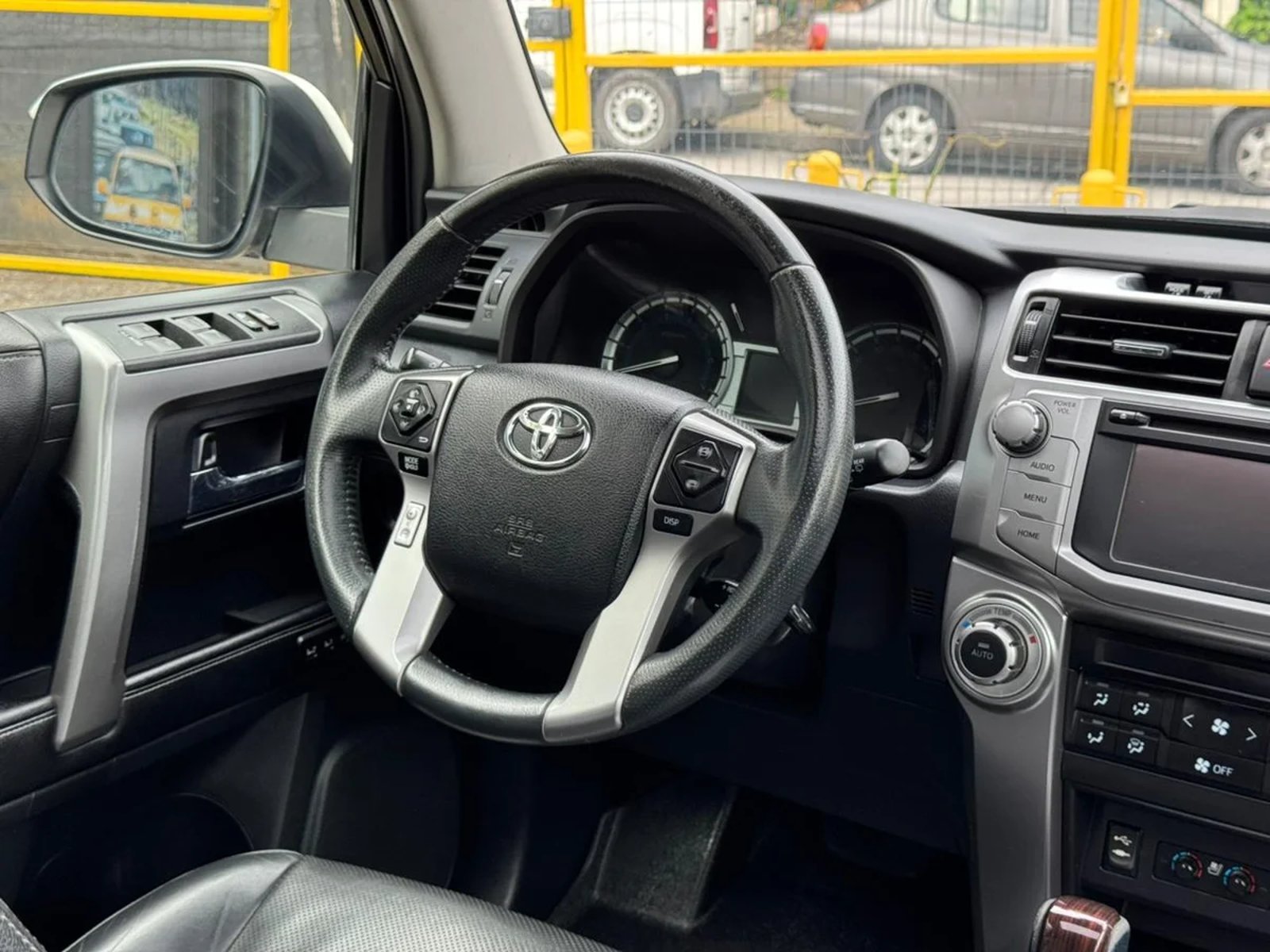 TOYOTA 4RUNNER 4.0 LIMITED 2015 - Imagen 11 de 12