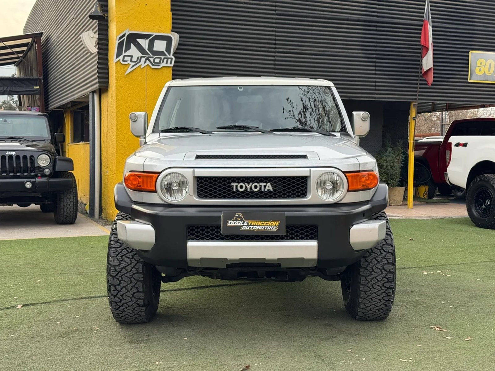 Toyota FJ CRUISER LIMITED 4X4 4.0 AUT 2008 - Foto 2 de 15