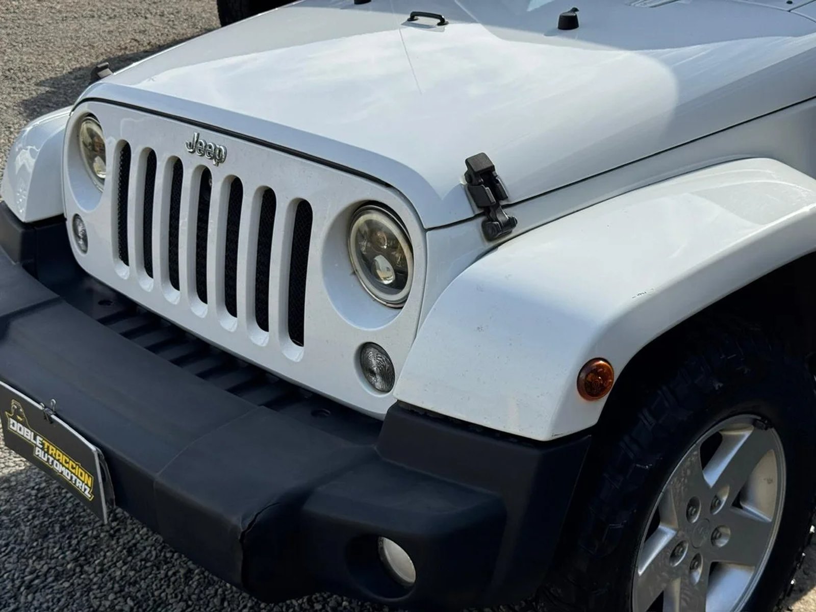 Jeep WRANGLER UNLIMITED SAHARA 2.8 AUT 2015 - Foto 5 de 13