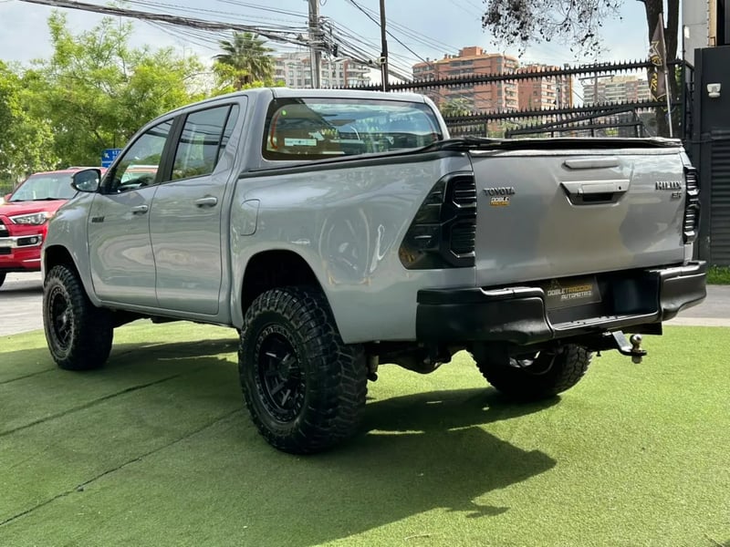 Toyota Hilux SR 2.8D 2022 - Imagen 5 de 14