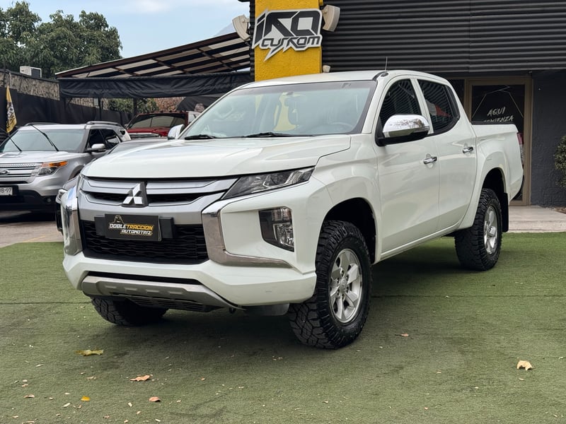 Mitsubishi L200 Katana CRT 2022 - Imagen 3 de 18