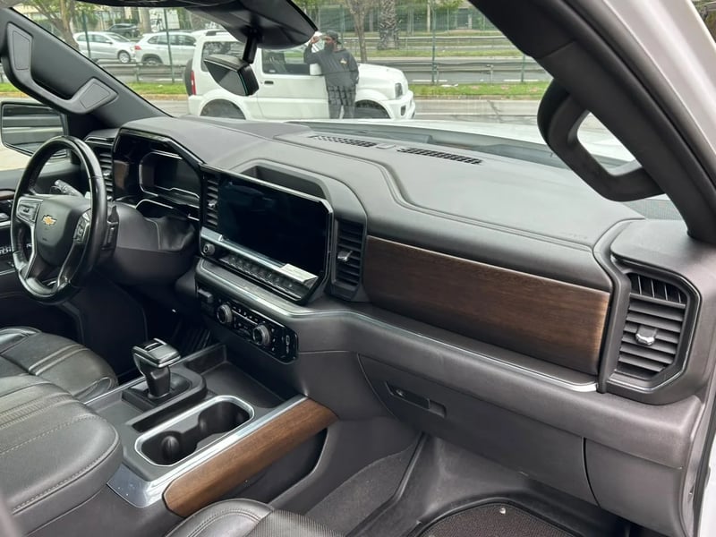 Chevrolet Silverado High Country Duramax IVA INCLUIDO 2025 - Imagen 16 de 18