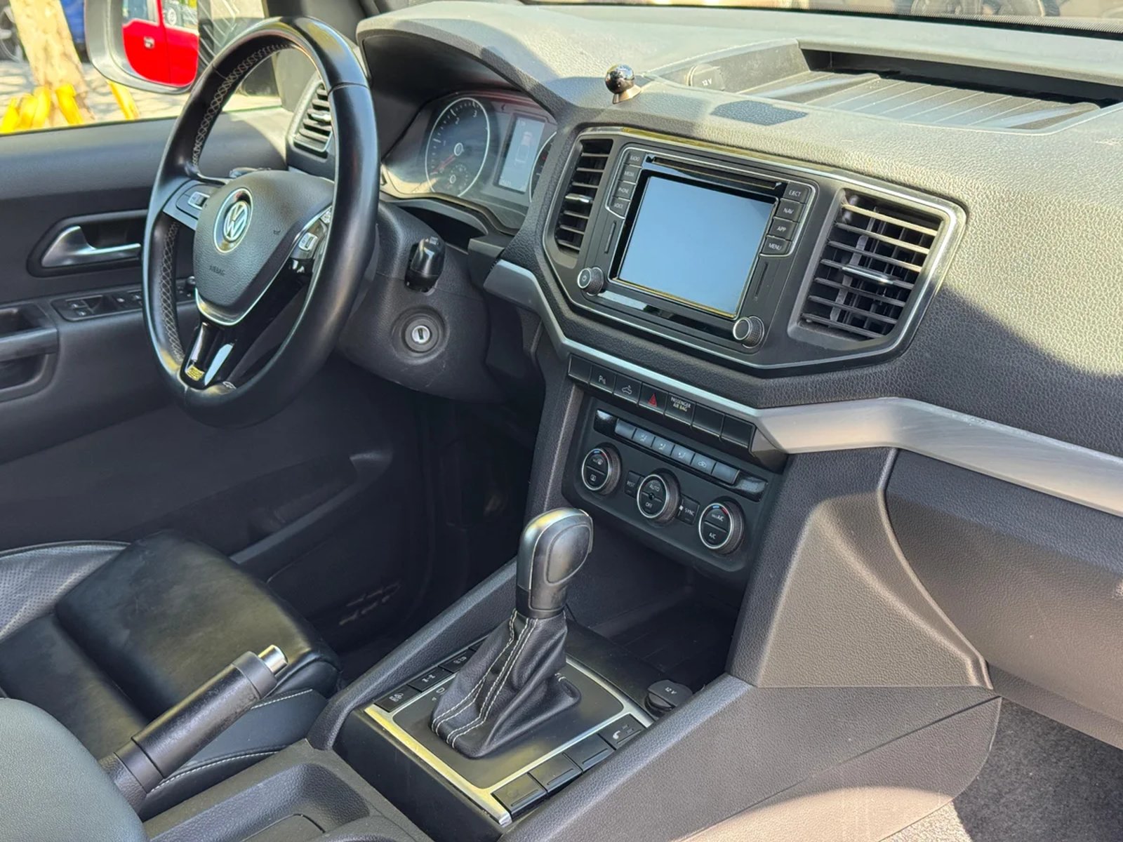 VOLKSWAGEN AMAROK 3.0 AUT 2023 - Imagen 12 de 14