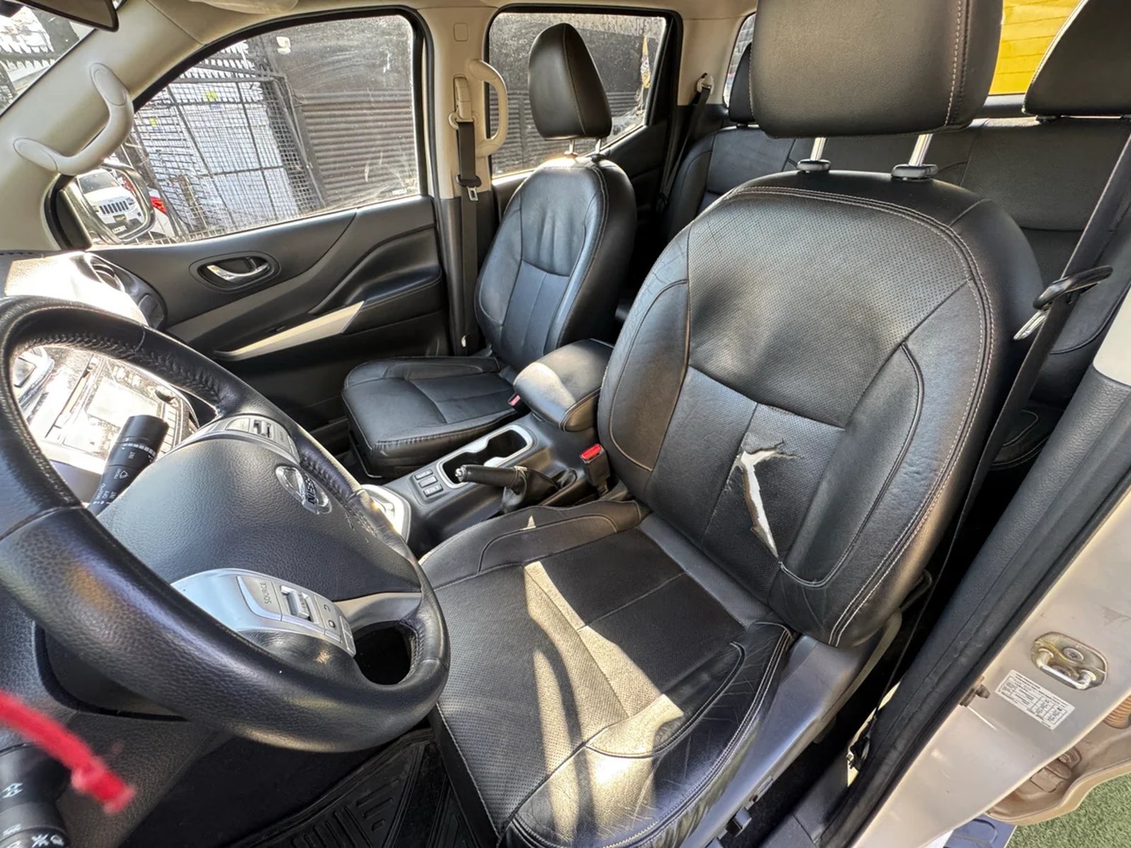NISSAN NP300 DCAB LE 4X4 2.3 AUT 2019 - Imagen 9 de 12