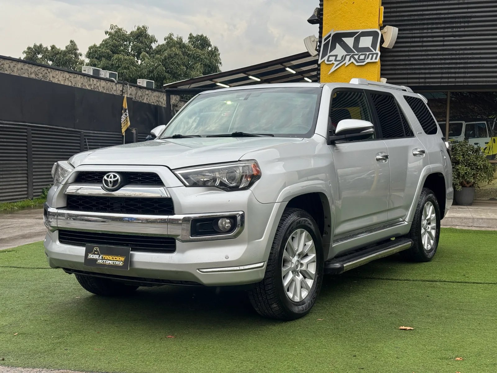 Toyota 4Runner Limited 2017 - Foto 3 de 17