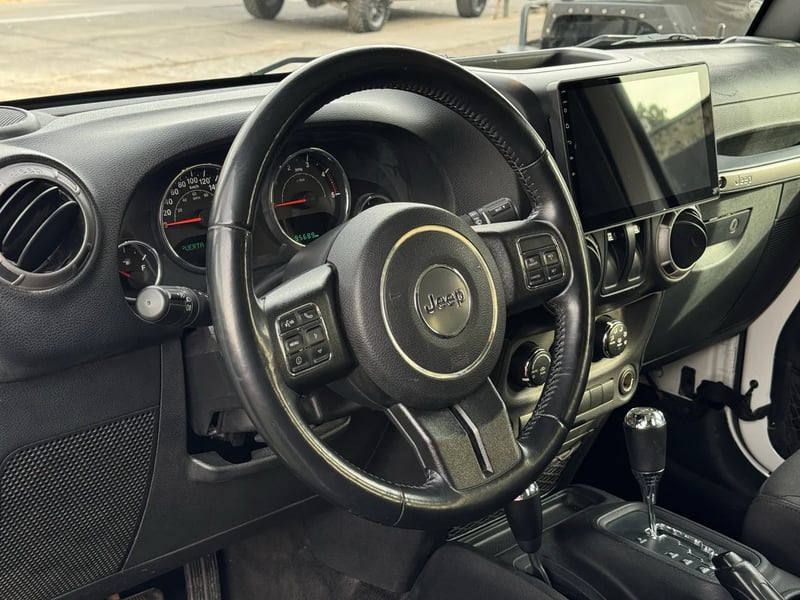 Jeep WRANGLER SPORT 2.8 AUT 2018 - Imagen 13 de 15
