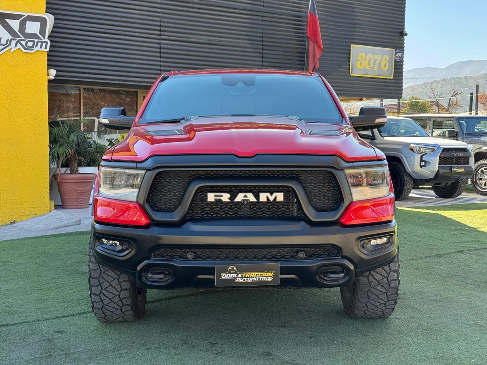 RAM 1500 REBEL CREW DCAB 4X4 5.7 AUT 2022 - Foto 2 de 15