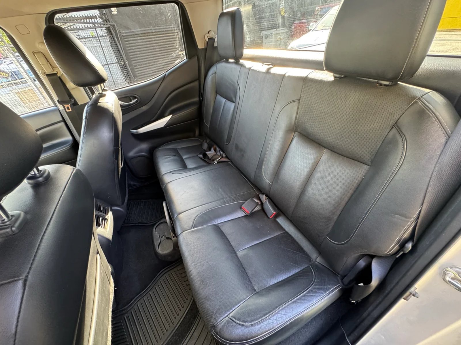 NISSAN NP300 DCAB LE 4X4 2.3 AUT 2019 - Imagen 11 de 12