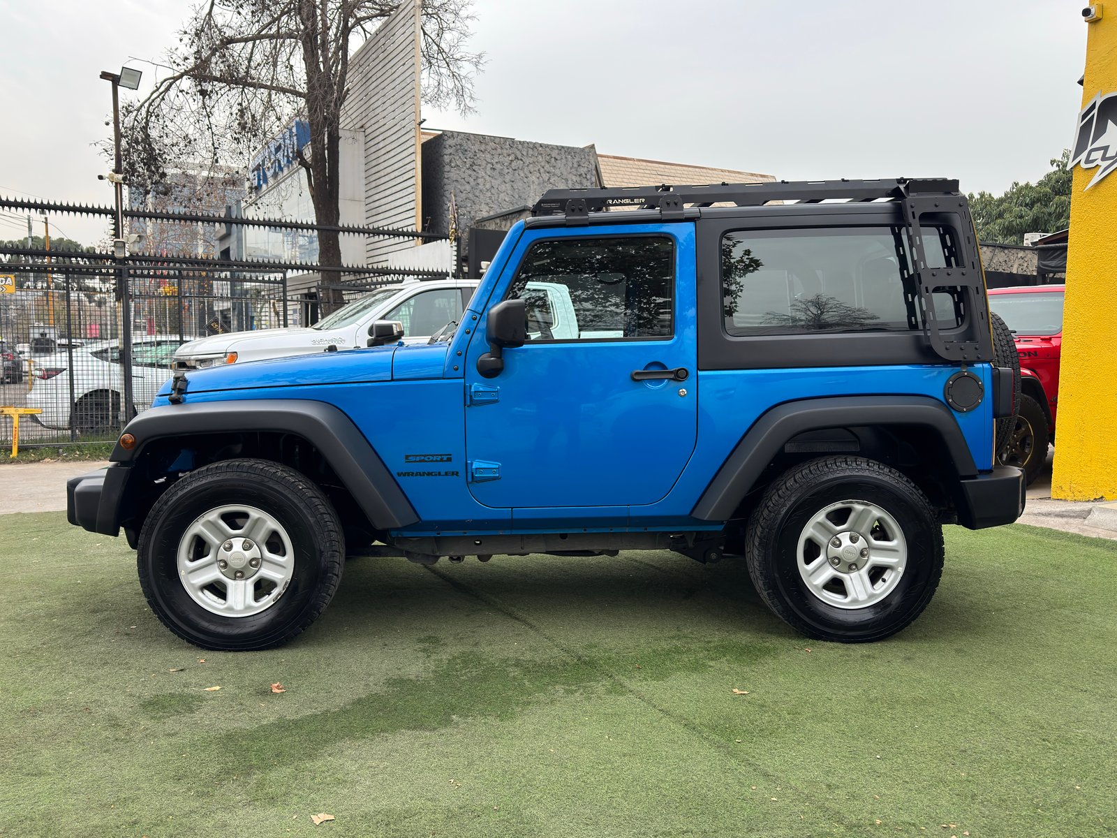 Jeep Wrangler JK Sport CRD 2015 - Foto 4 de 17