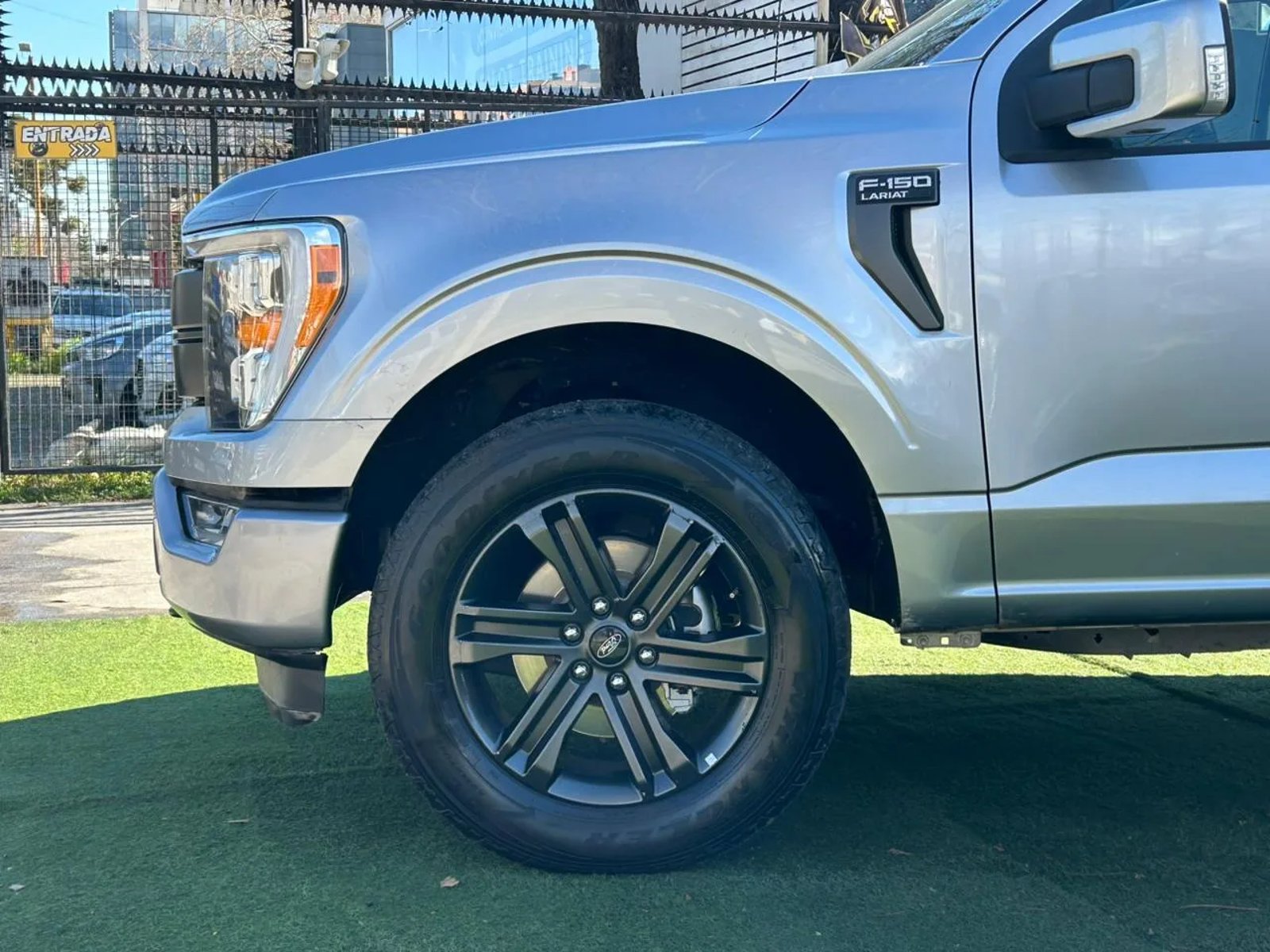 Ford F-150 Lariat Sport 5.0 2022 - Foto 4 de 16