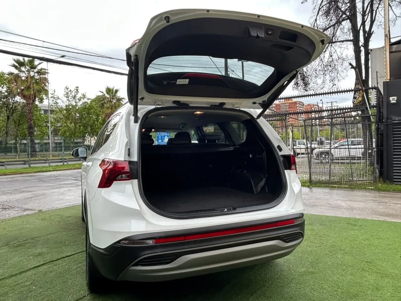 Hyundai Santa Fe CRDI Value 4WD 2024 - Imagen 9 de 17