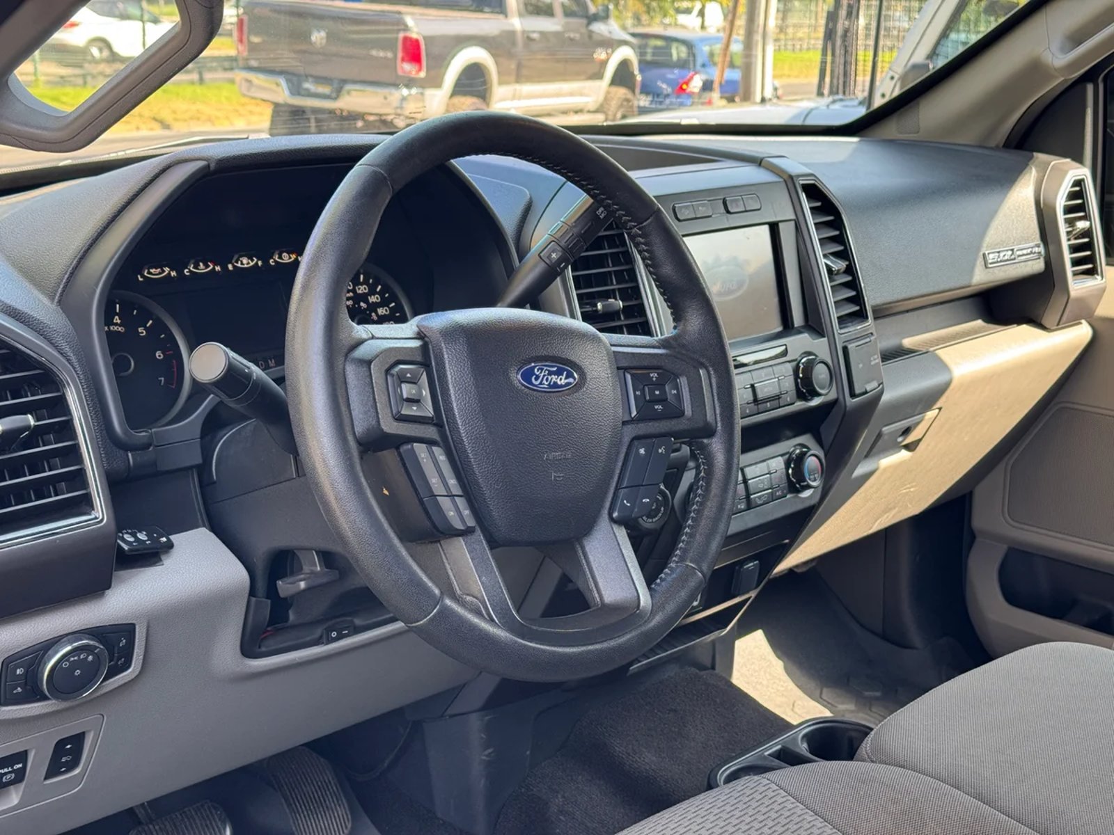FORD F 150 XLT 5.0 AUT 2020 - Imagen 6 de 8