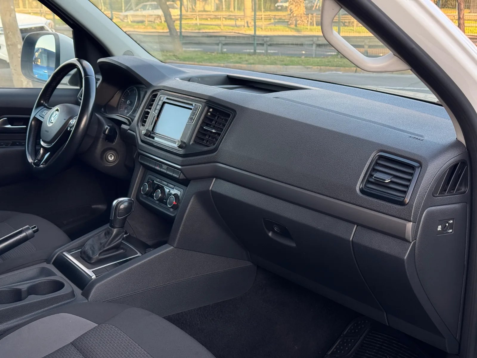Volkswagen Amarok Confortline 4x4 AT 2022 - Imagen 16 de 17