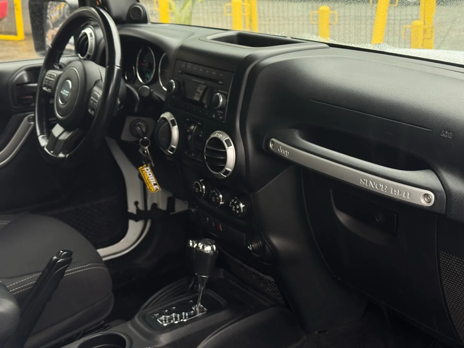 Jeep Wrangler JKU Sahara 2015 - Imagen 17 de 20
