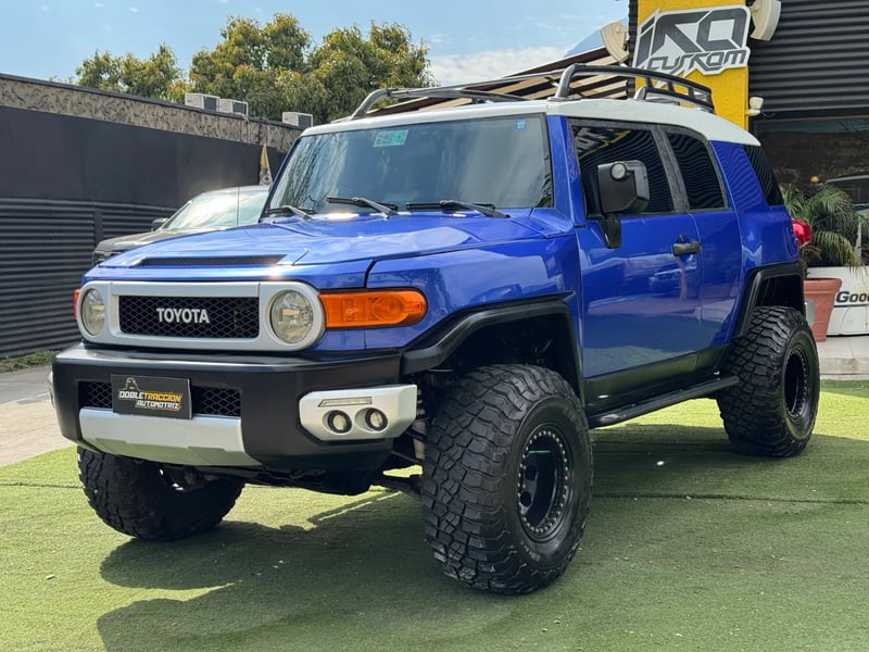 Toyota FJ Cruiser Limited 2010 - Imagen 3 de 18