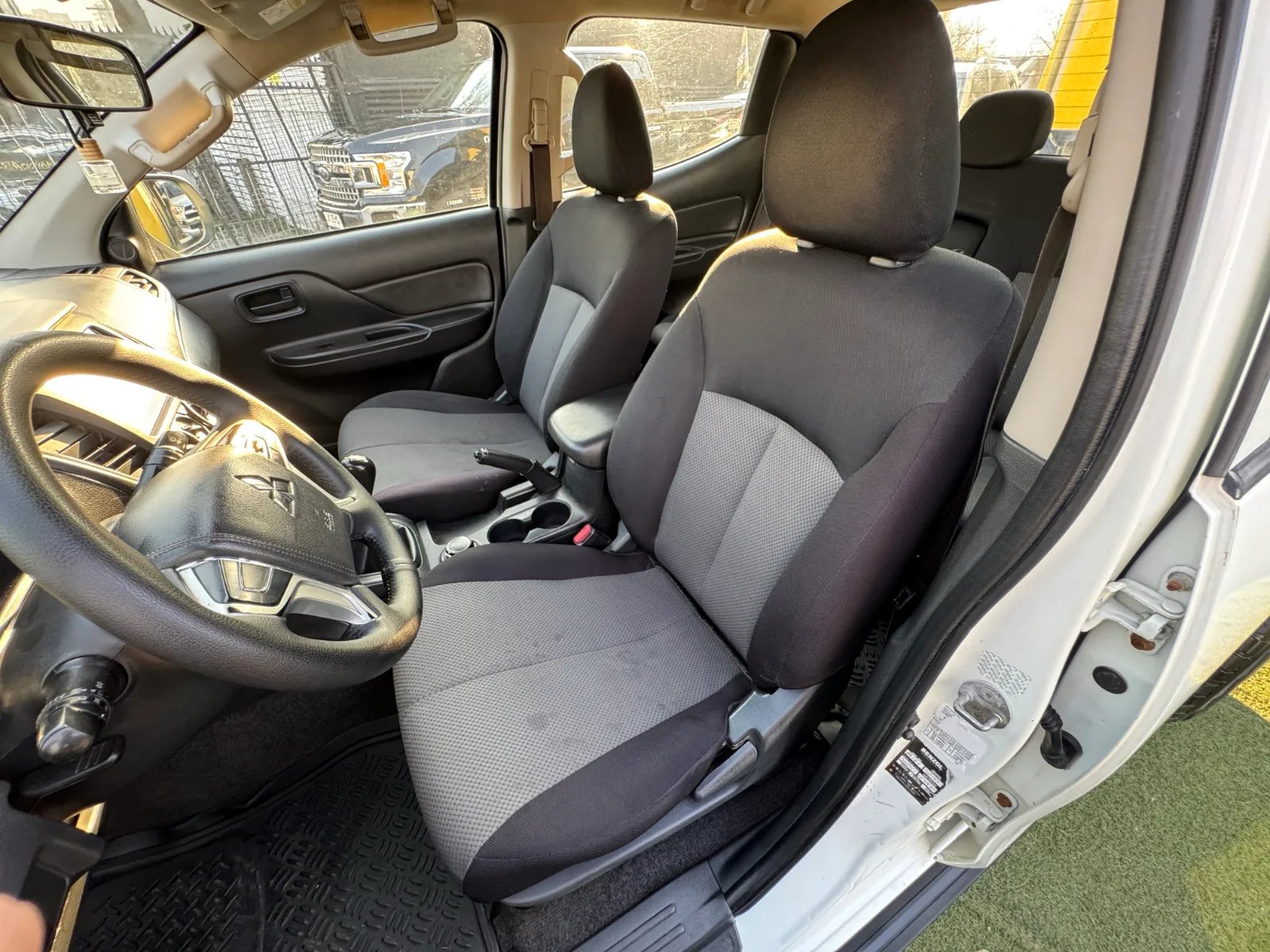 Mitsubishi L200 Katana CRT 2022 - Imagen 14 de 16