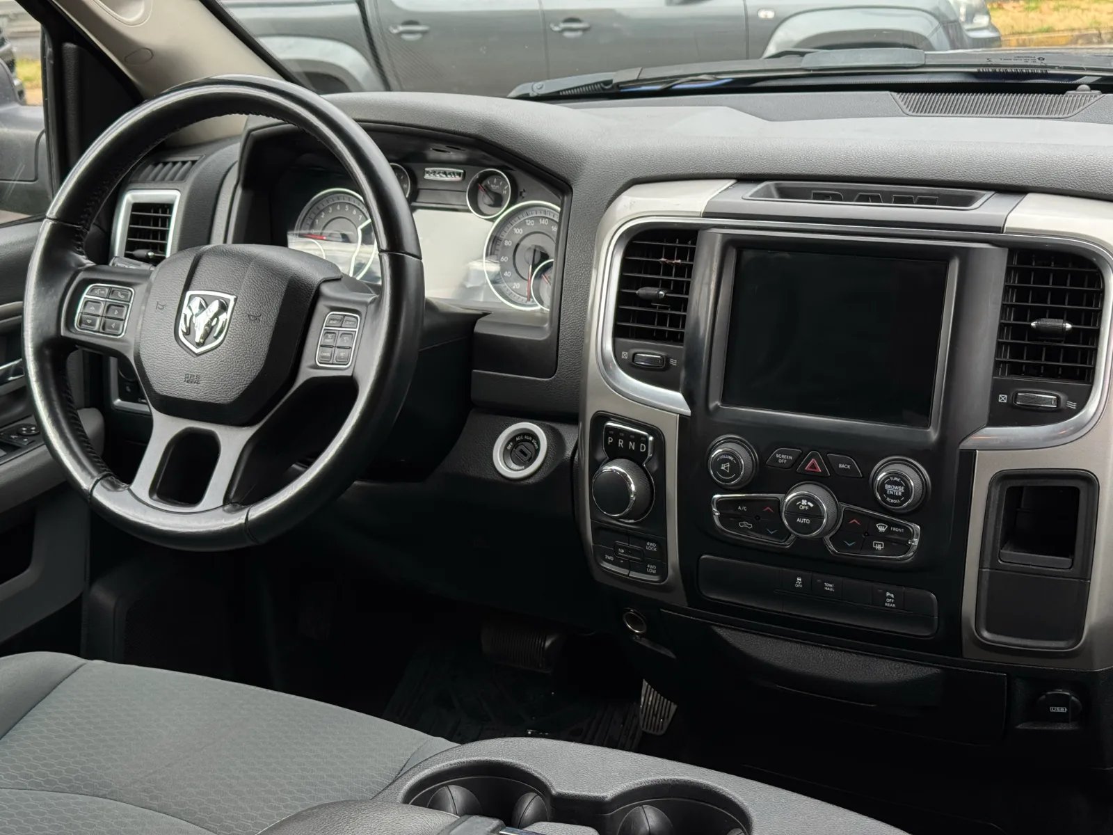 RAM 1500 SLT 2018 - Imagen 17 de 19