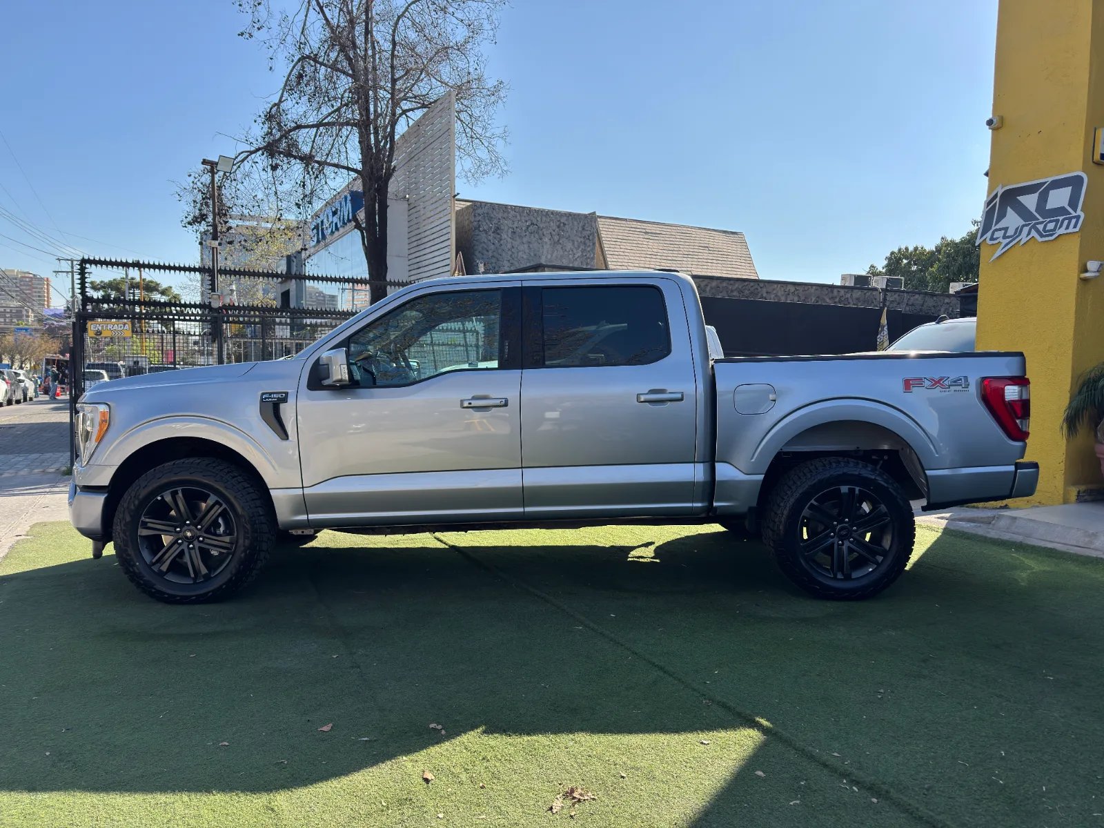 Ford F-150 Lariat Sport 2022 - Imagen 4 de 19