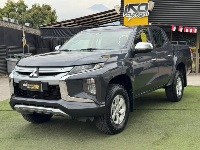Mitsubishi L200 Katana CRT 2021 - Imagen 3 de 16