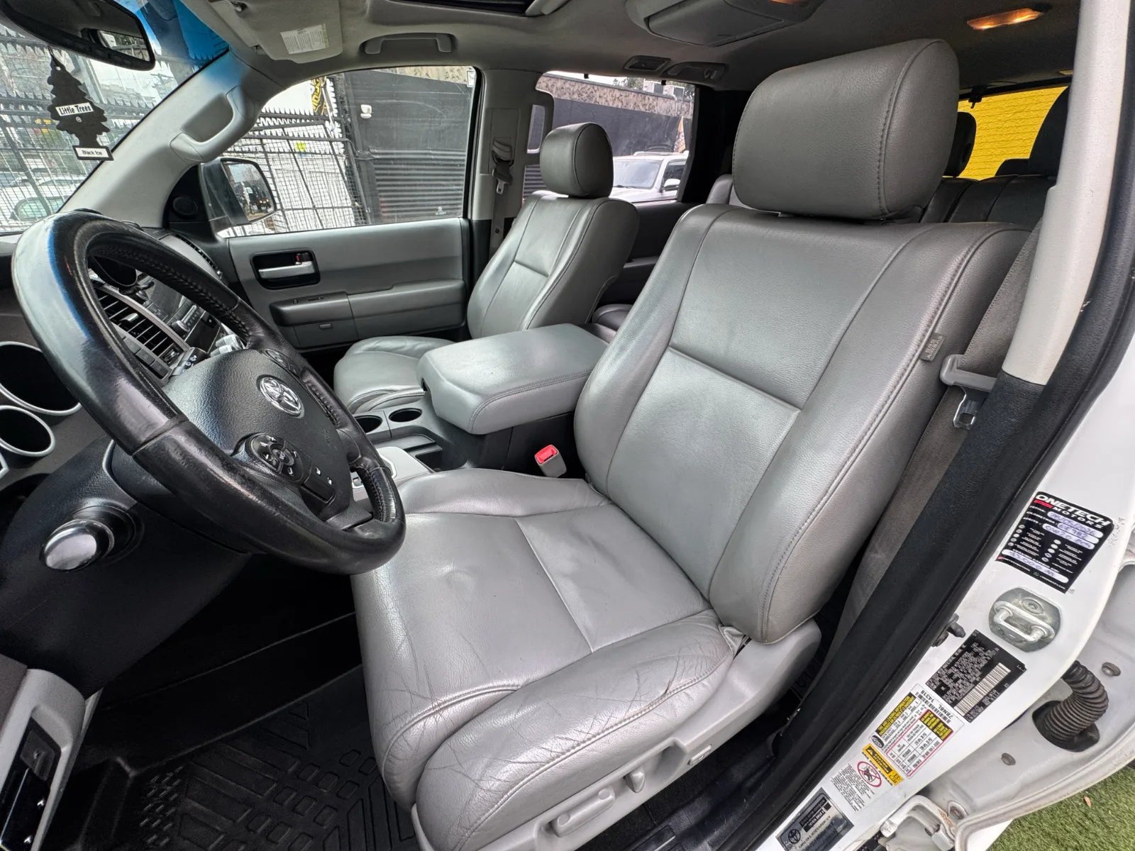 Toyota Sequoia Limited 2013 - Imagen 13 de 17