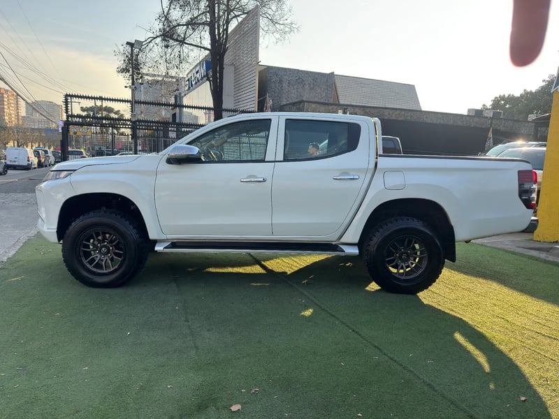 Mitsubishi L200 Katana CRT 2022 - Imagen 5 de 16