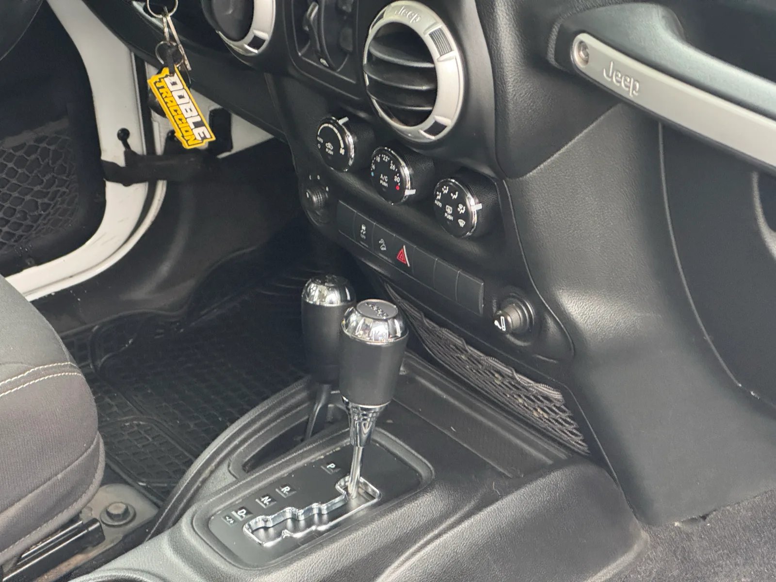 Jeep Wrangler JKU Sahara 2015 - Imagen 18 de 20